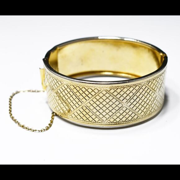 Vintage Coro Pegasus Geometric Hinged Bracelet, Gold Plated, Safety Chain, 1950s - Picture 6 of 10